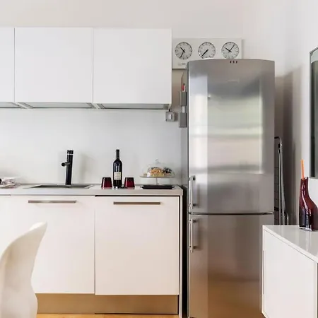 Apartment Plum Guide - Fiddlehead Milan